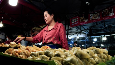 Thai Street Food - Clip 28