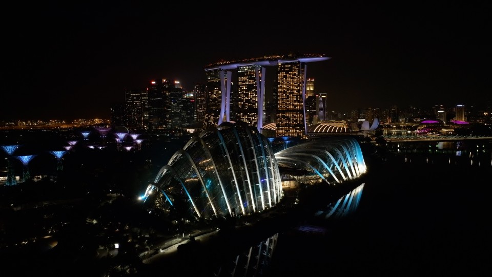 Singapore By Night - Clip 2