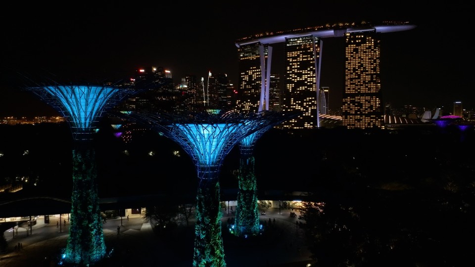 Singapore By Night - Clip 9
